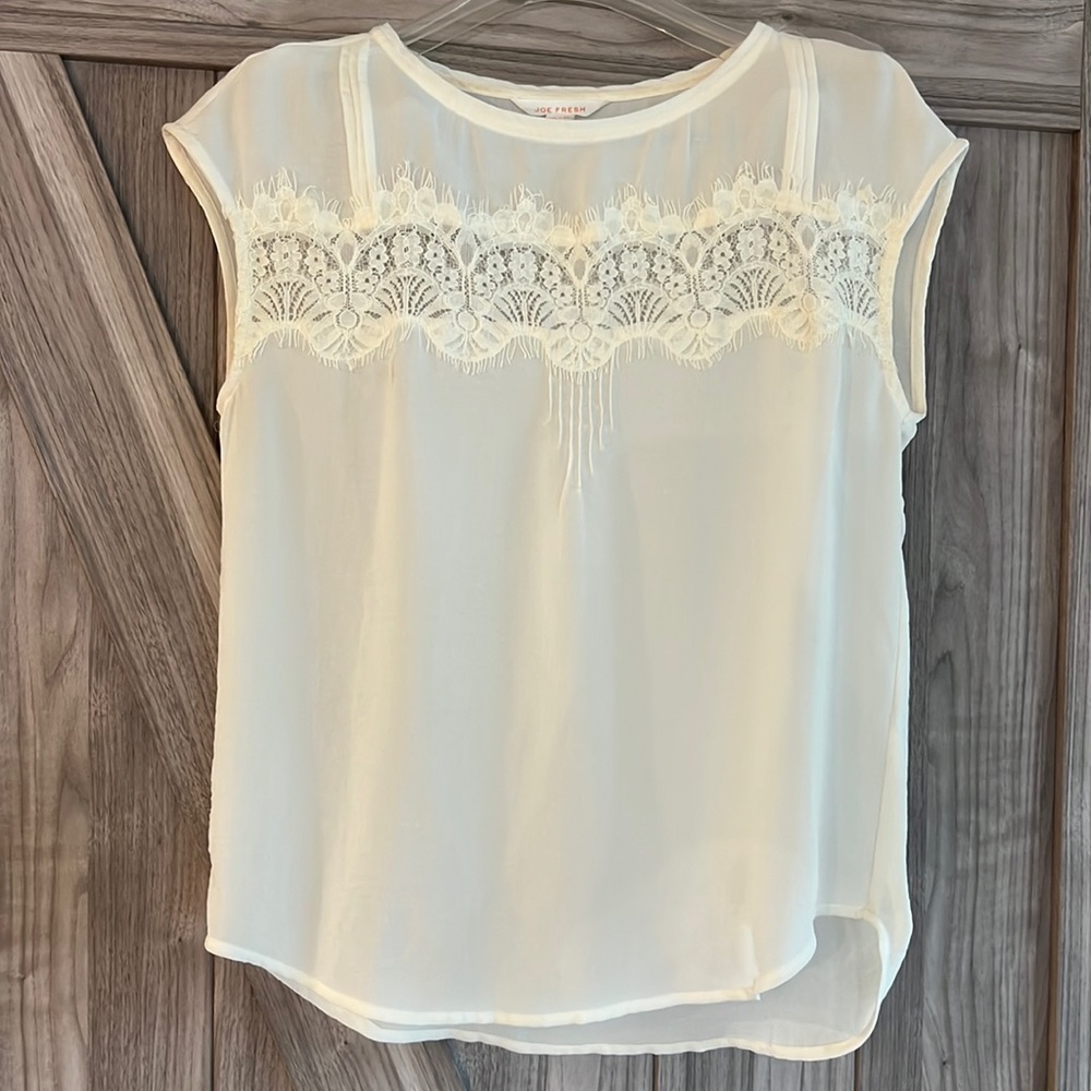 Gently used cap sleeve tee